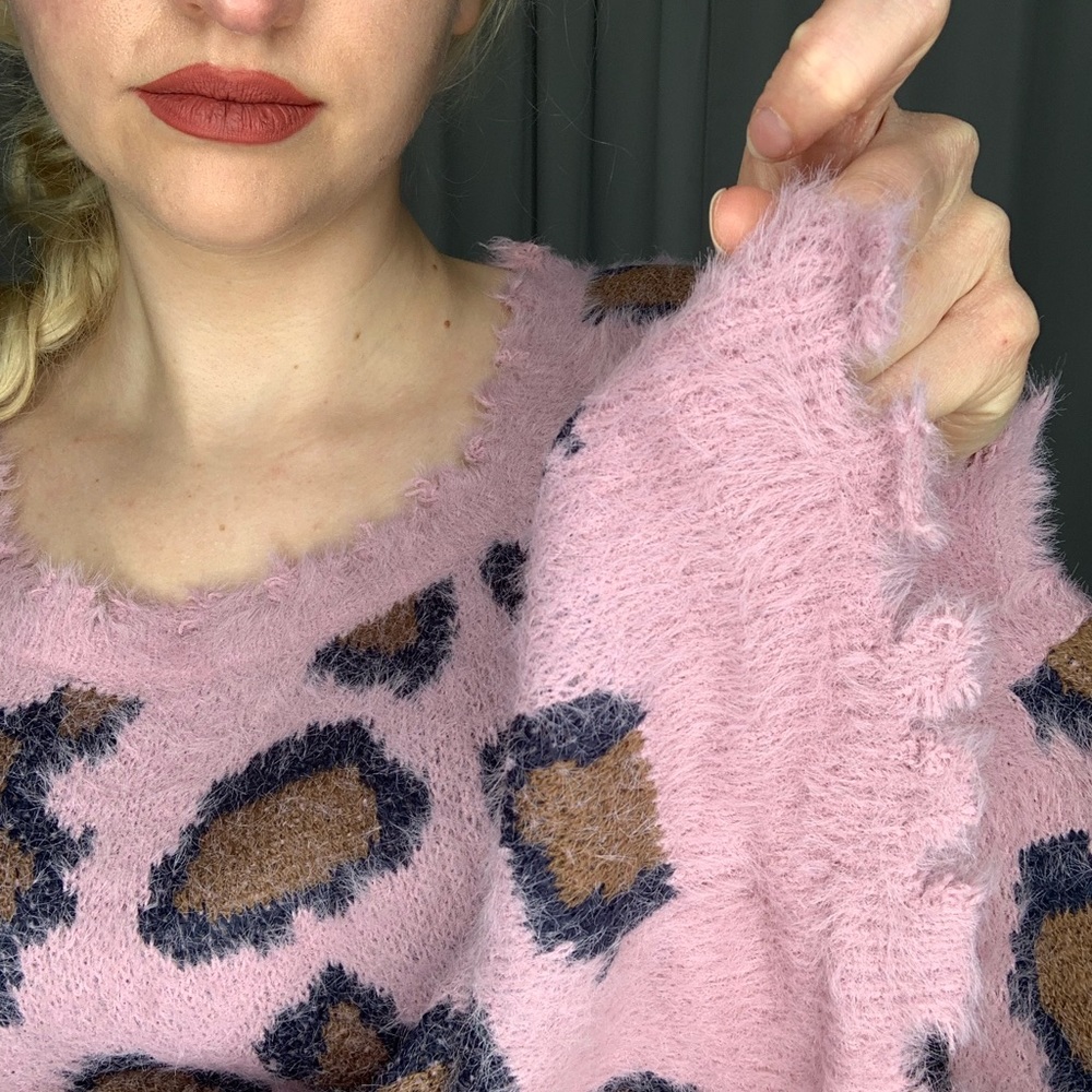 NEW Umgee Animal Print Long Sleeve Pullover Sweater with Distressed Hem - Picture 7 of 11